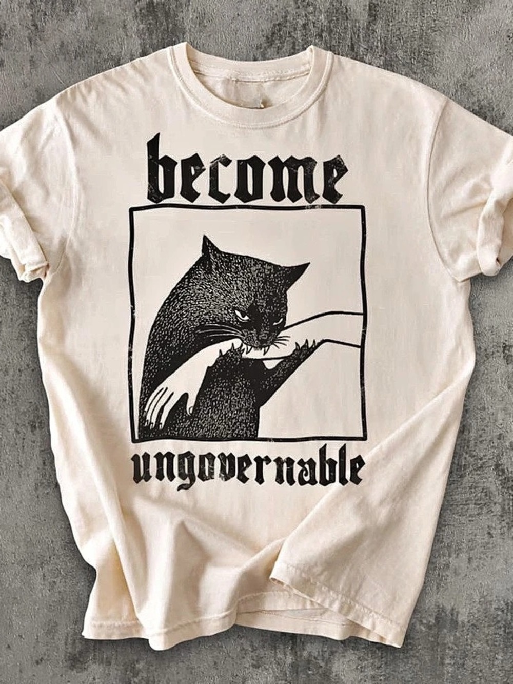 Graphic Cat Tee Cream
